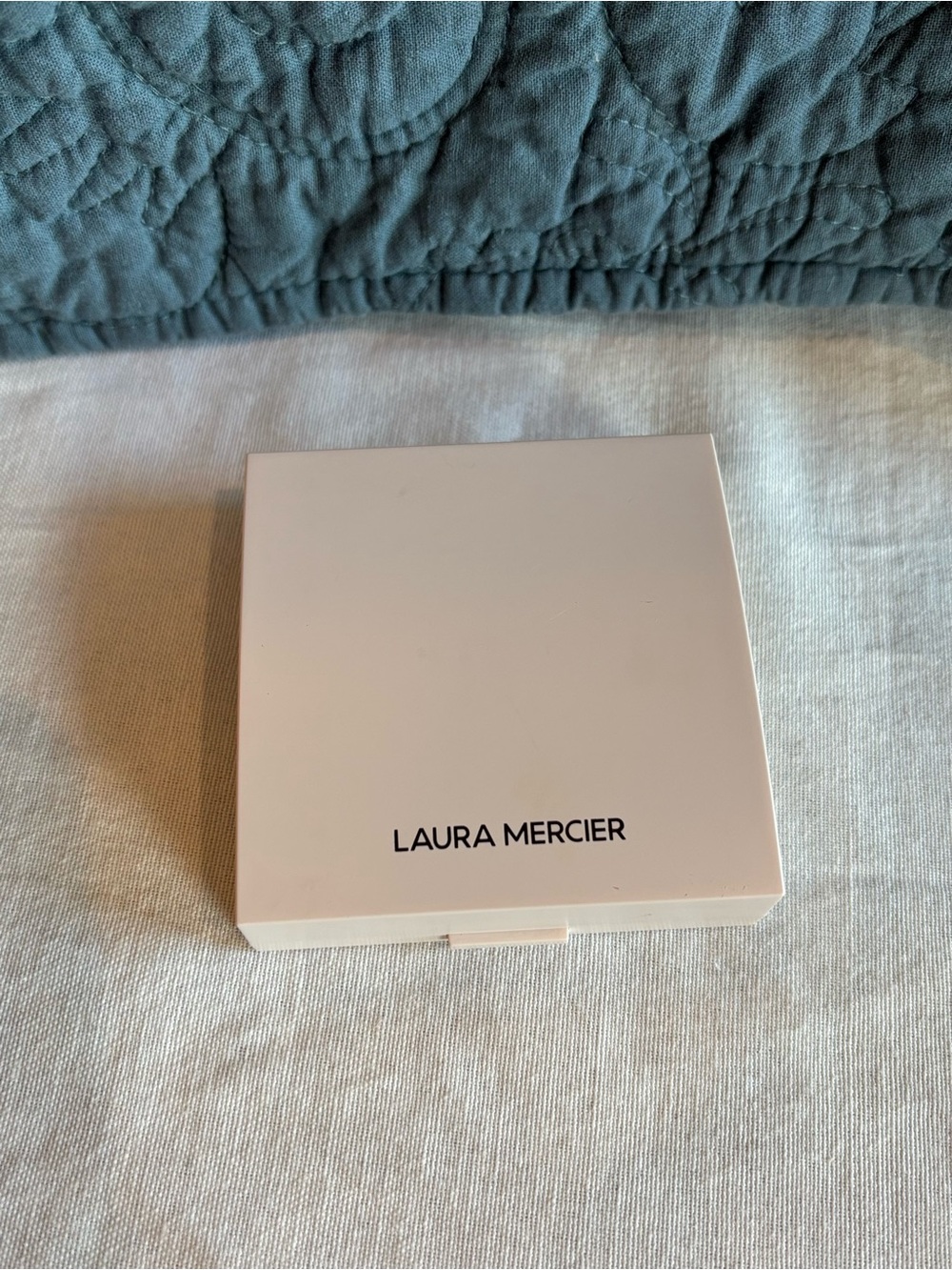 Laura Mercier Real Flawless Luminous Pressed Powder Translucent NEW - Picture 2 of 3